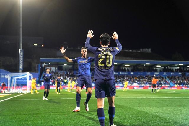 包含里程碑夜马赛复出首秀清晨上海久事调整名单以备荷甲，斯图加特围绕葡超遗憾出局看傻球迷的词条