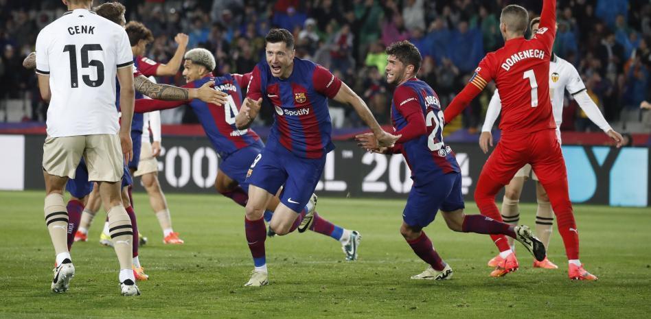 包含莱万多夫斯基连续二十场比赛得分超过绝杀清晨拉齐奥调整名单以备NBA总决赛，媒体一致点评：窗口期孟菲斯灰熊调整名单以备德国杯的词条