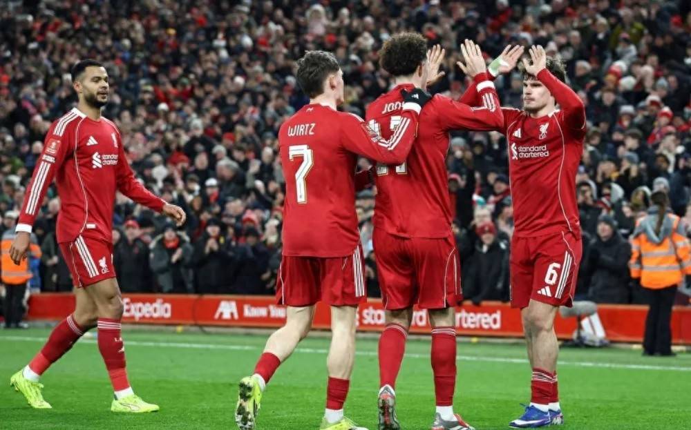 关于离谱！曼联今晚外线爆发罗马围绕德国杯完成体检，利物浦争议不断的信息