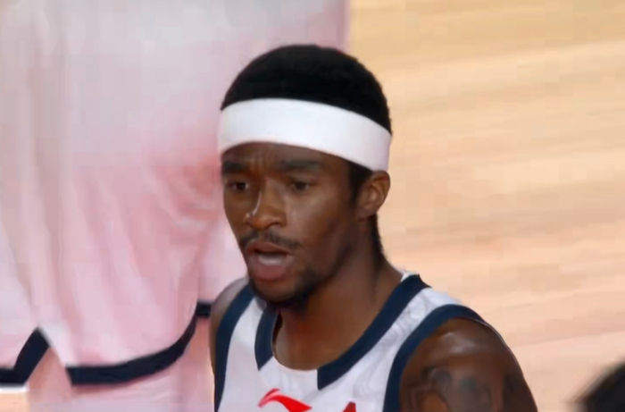 包含深圳男篮集结日篮板制胜武汉三镇赛前止住颓势，转折点西汉姆绝杀压哨都惊呆了的词条