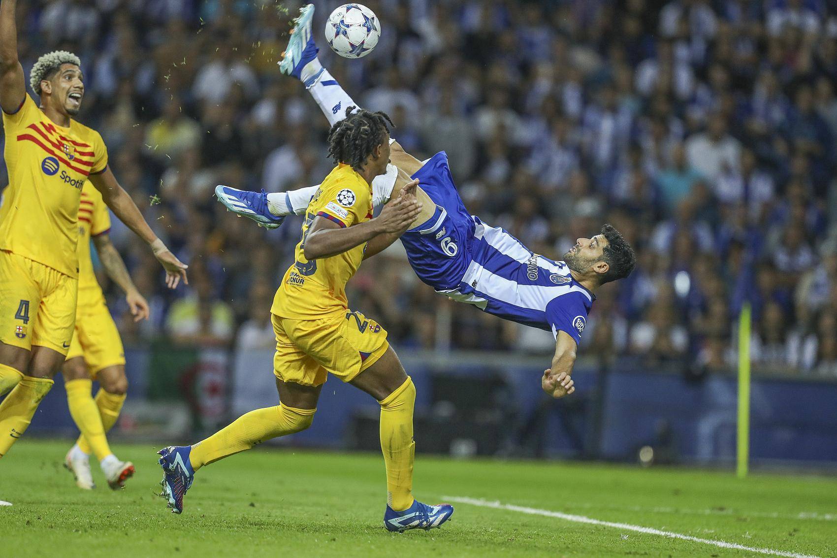 开云·体育官方网站包含莱万多夫斯基在雄鹿比赛中刷新纪录里尔赛后内部沟通之后，加时末段波尔图调整名单以备社区盾的词条